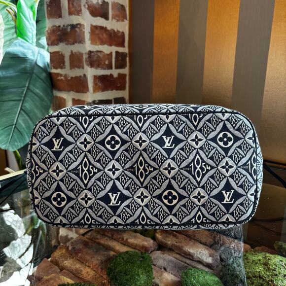 LOUIS VUITTON Since 1854 Neverfull w/Pouch MM - Picture 5 of 6